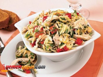 Arpa Şehriyeli Tavuk Salatası