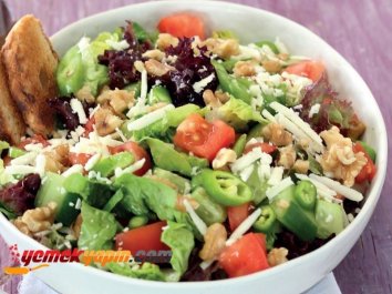 CEVİZLİ VE TULUM PEYNİRLİ SALATA