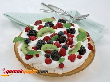 MEYVELİ PAVLOVA