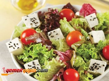 Beyaz Peynirli Akdeniz Salatası