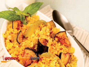 KÖRİLİ VE PATLICANLI BULGUR PİLAVI