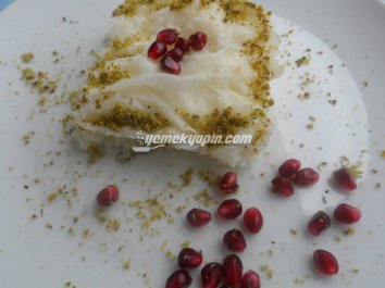 İrmikli Fıstıklı Güllaç 