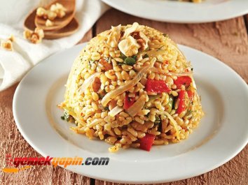 CEVİZLİ BULGUR PİLAVI