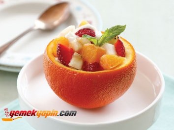 PORTAKAL KABUĞUNDA DONDURMALI MEYVE SALATASI