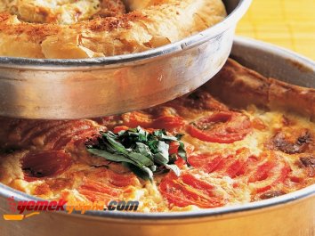 DOMATES VE KEÇİ PEYNİRLİ BÖREK
