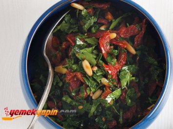 KURU DOMATES SALATASI