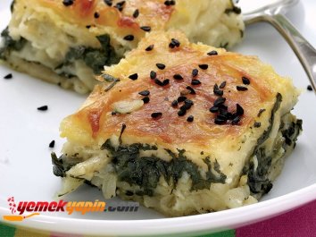 ISPANAKLI TEPSİ BÖREĞİ