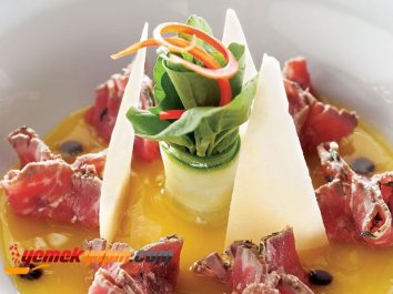 PORTAKAL SOSLU VE FISTIKLI LORLU DANA KARPAÇYO