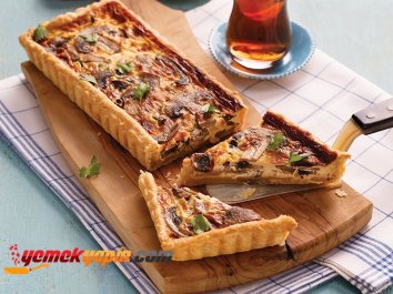 MANTAR VE GORGONZOLA PEYNİRLİ TART
