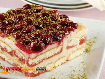 VİŞNELİ KEDİDİLİ PASTASI