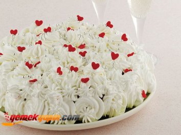 LİMONLU VE ÇİLEKLİ GÜL PASTA