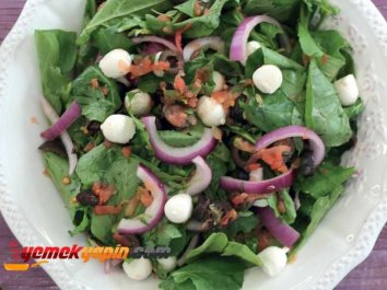 MOZARELLA PEYNİRLİ BEBEK ROKA SALATASI