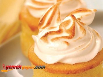 MERENGLİ VE LİMONLU CUPCAKE