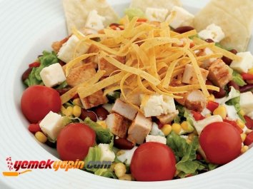 Tavuklu Ranchero Salatası
