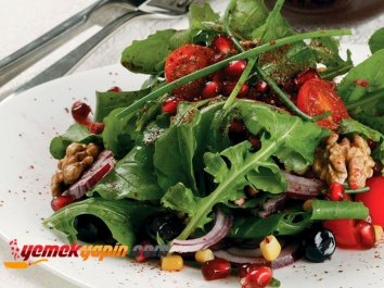 Narlı Roka Salatası