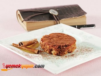 PEKMEZLİ KEK