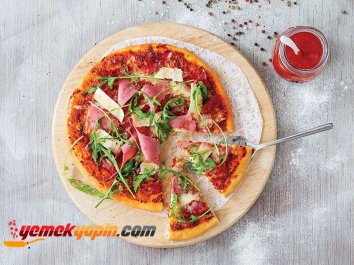 JAMBONLU PİZZA