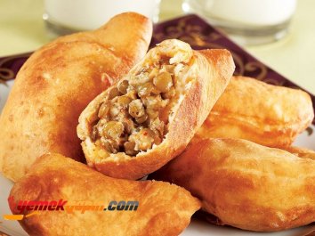 MERCİMEKLİ VE TULUM PEYNİRLİ BÖREK