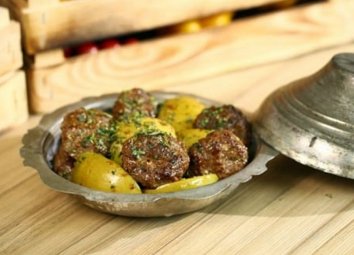 En kolay yöresel elmalı köfte nasıl yapılır?
