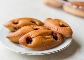Pratik vişneli mekik tatlısı nasıl yapılır?