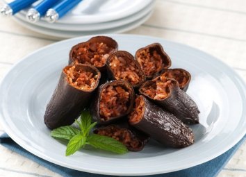 En lezzetli kuru patlıcan dolması nasıl yapılır?