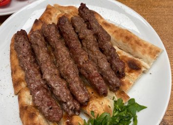 En lezzetli şiş köfte nasıl yapılır?