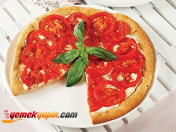 Lor Peynirli ve Domatesli Pizza Tarifi, Nasıl Yapılır?