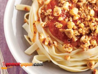 Fındıklı ve Domatesli Tagliatelle