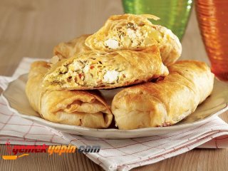 PATATESLİ VE LOR PEYNİRLİ BÖREK