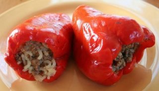 ETLİ KIRMIZI BİBER DOLMASI