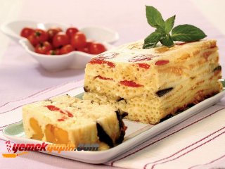PATLICANLI MAKARNA BÖREĞİ