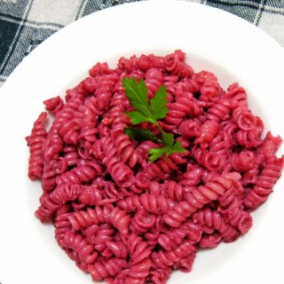 Pancarlı Kırmızı Makarna
