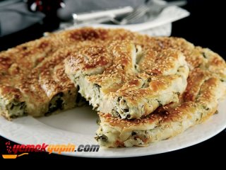 ISPANAKLI VE PEYNİRLİ RULO BÖREK
