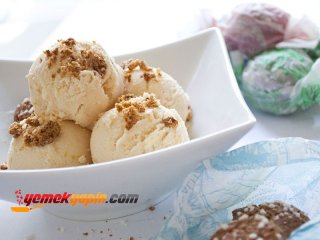 Amaretto Peach Ice Cream