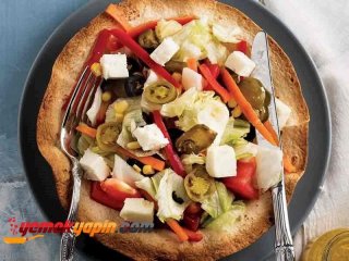 TORTİLLA KASESİNDE KEÇİ PEYNİRLİ SALATA