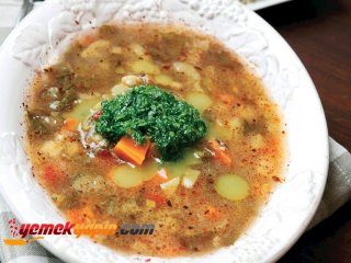 Pesto Soslu Sebze Çorbası