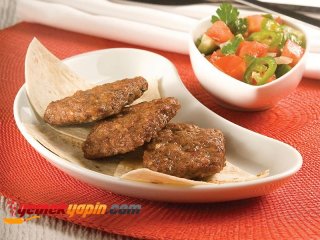 Yufka Ekmekli Satır Köfte