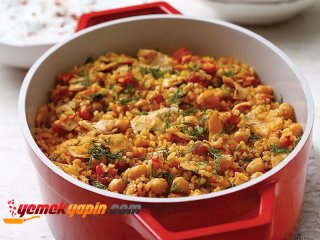 NOHUTLU VE TAVUK ETLİ BULGUR PİLAVI