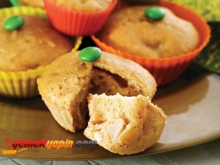 BADEMLİ VE ARMUTLU KÜÇÜK KEKLER