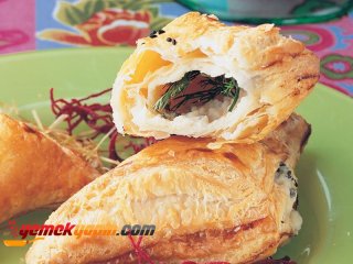 ÇERKEZ PEYNİRLİ VE DEREOTLU BÖREK