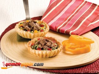 Ispanak Soslu ve Etli Tart