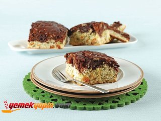 İKİ RENKLİ MEYVELİ KEK