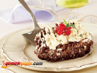 KAKAOLU VE BİSKÜVİLİ PASTA