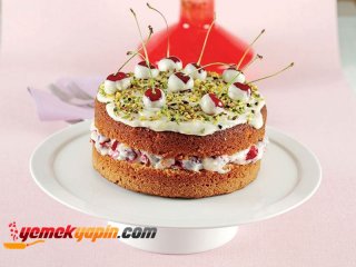 VİŞNELİ BEYAZ ÇİKOLATALI PASTA