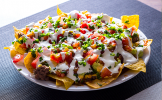 Şeflerden müthiş  Chorizo nachos tarifi...