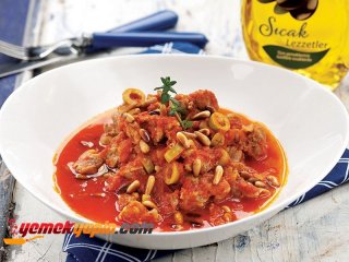 YEŞİL ZEYTİNLİ, ÇAM FISTIKLI DANA YAHNİ