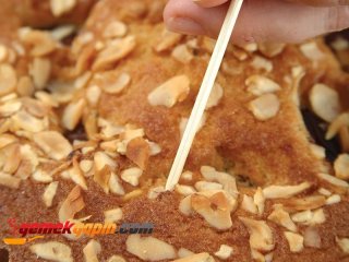 Bademli Yumuşak Kek