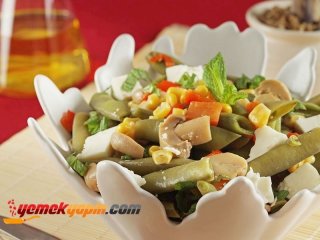 Peynirli Taze Bakla Salatası