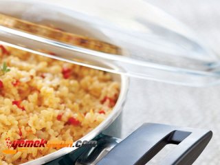 SÜTLÜ, BİBERLİ BULGUR PİLAVI