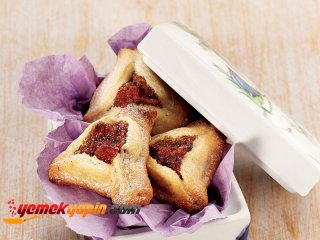 Kuru Kayısı ve Erikli Üçgen Kurabiye